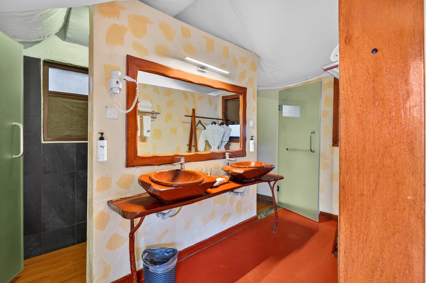 PRIDEINN MARA CAMP
