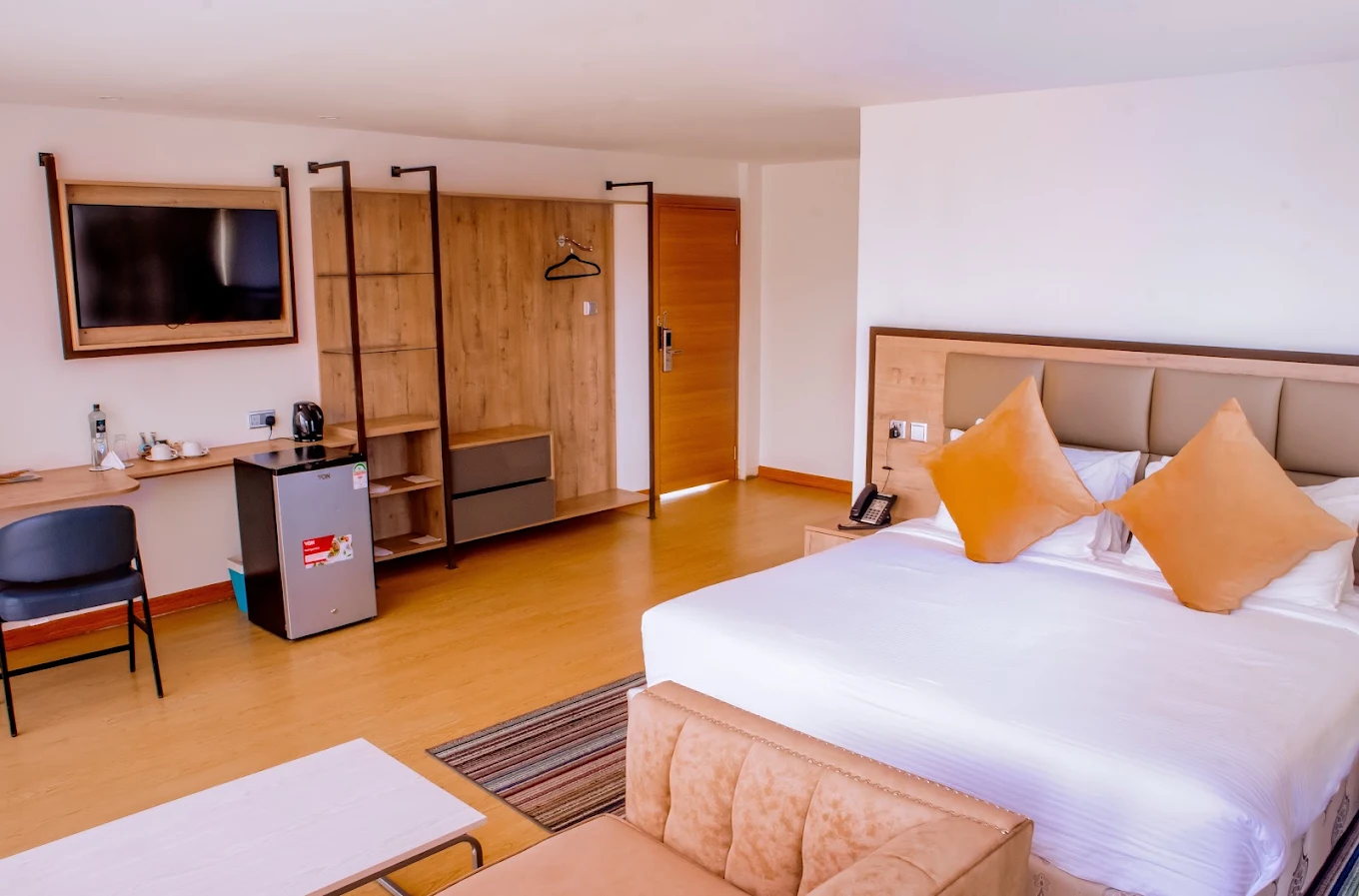 THE WARWICK HOTEL