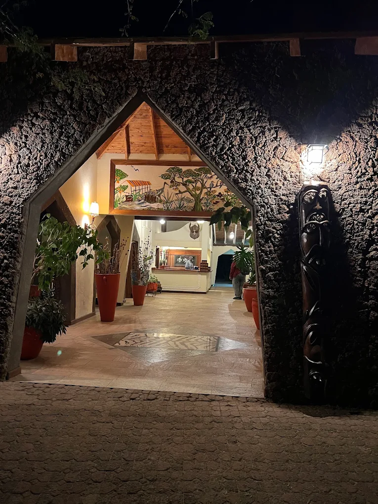 HUNTERS LODGE