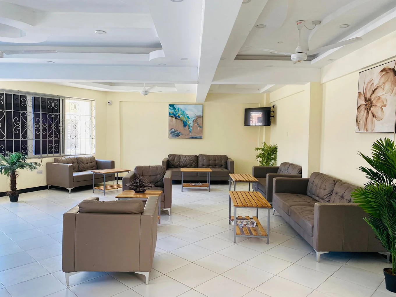 MERRYVILLA HOTEL &  APARTMENTS