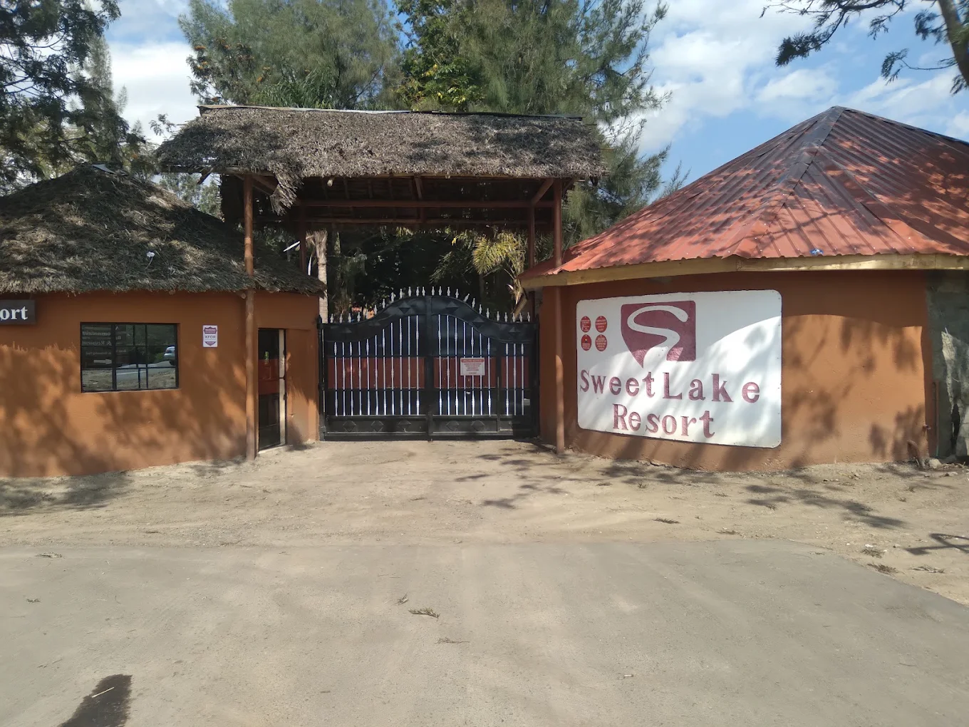 SWEET LAKE RESORT